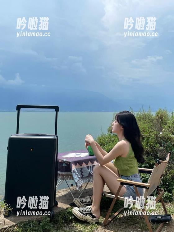 当你想无营养但又超级有趣时，记得打开万篇长征-黑料不打烊zztt11app吃瓜！