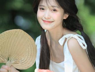 今天五一吃瓜官网，娜娜瞬间从女神变风景，大家的目光追着她的背影！