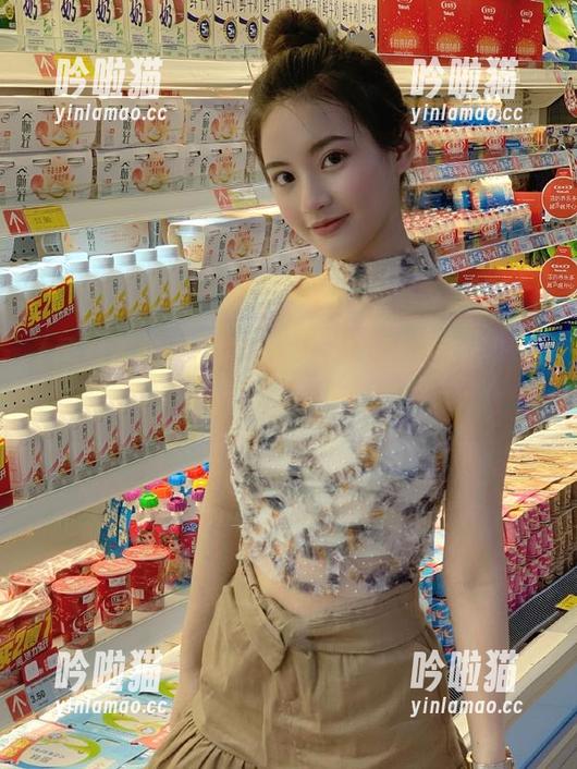 黑料不打烊 在黑料不打烊的首页上,管他的,先吃了再说!