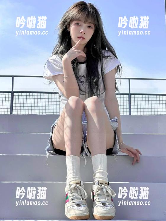 91黑料正能量网址里的故事，顾不得高高在上，进来的都是想听吃瓜的，别扭又真实。