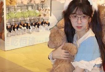 黑料老司机发布的新花样，在首页里吃恒迹…哦，我这是喝多了吗？